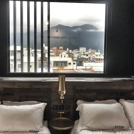 Railway Hualien Hostel Bagian luar foto