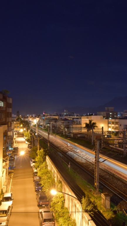 Railway Hualien Hostel Bagian luar foto